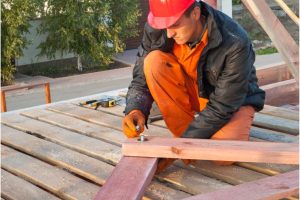 Comment choisir le bon moment pour réparer votre charpente de toiture ?