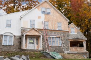 Ravalement de façade : comment bien choisir le professionnel qui exécutera les travaux ?