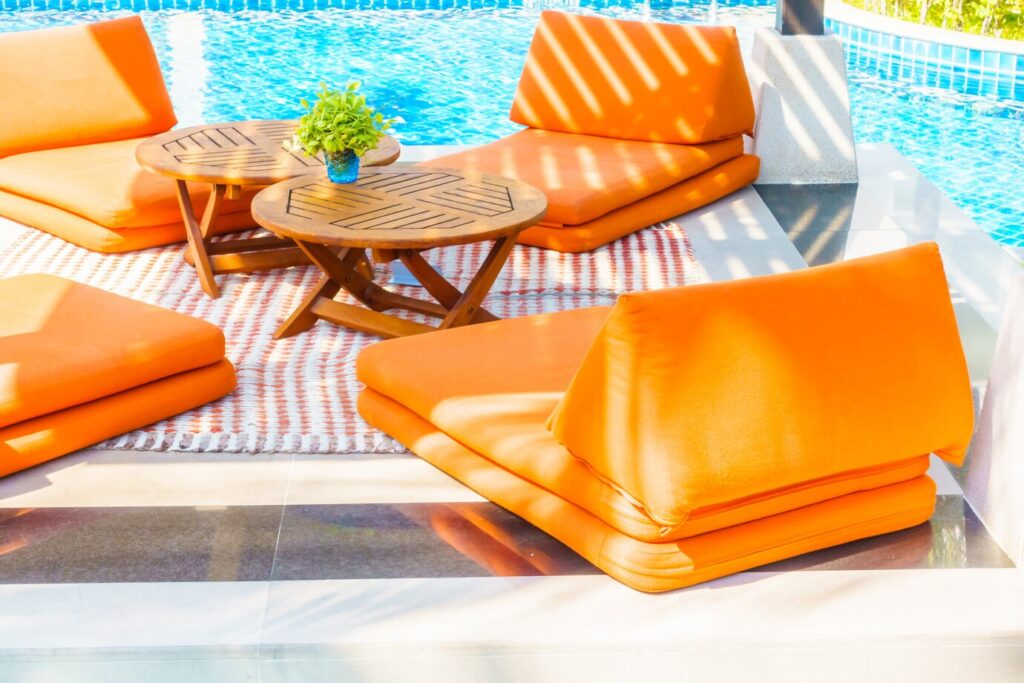 5 idées design pour aménager une terrasse autour de la piscine
