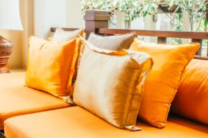 Comment choisir la bonne matière pour mes coussins ?