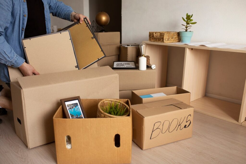 Louer ou acheter des cartons de seconde main : pourquoi et où les trouver ?