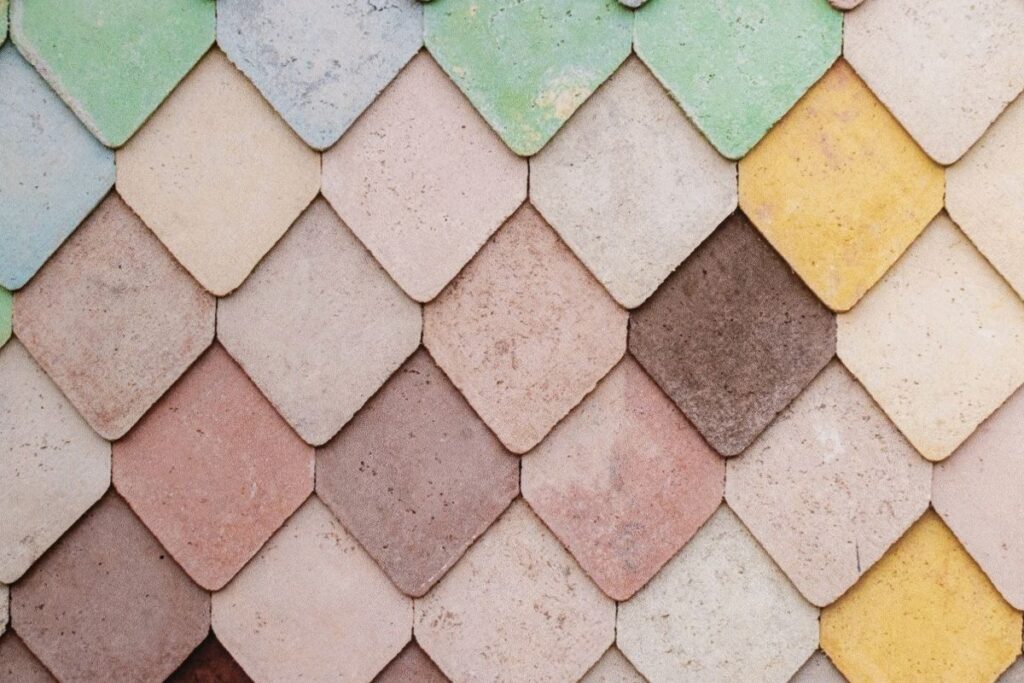 10-Faut-il faire appel à un professionnel pour remplacer les tuiles de rive