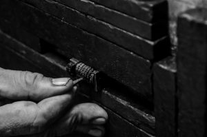 découvrez l'art du crochetage de serrure, ses techniques, outils et conseils pour maîtriser cette compétence avec précision et sécurité.