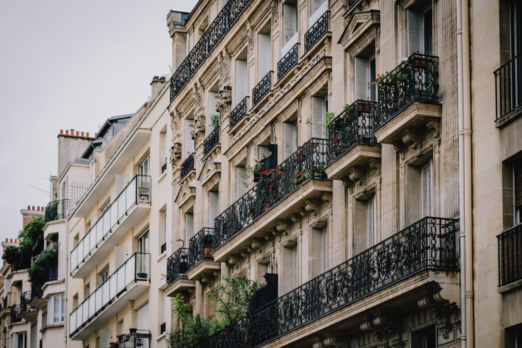 découvrez nos conseils essentiels pour louer un appartement à paris en toute sérénité et profiter pleinement de votre séjour dans la capitale.