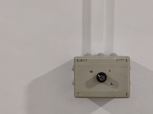 découvrez comment régler l'interrupteur de fin de course de votre volet roulant pour assurer un fonctionnement optimal et sécuritaire.