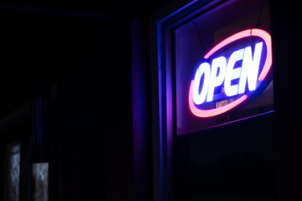 découvrez des conseils sûrs et pratiques pour ouvrir en toute sécurité vos coffres, serrures et contenants, garantissant protection et efficacité.