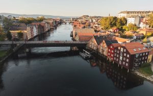 découvrez l'élégance et la fonctionnalité des maisons sur pilotis, idéales pour vivre en harmonie avec la nature tout en profitant d'une vue imprenable et d'une protection contre les inondations.