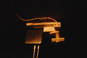 découvrez comment convertir les ampères en watts facilement avec nos explications claires et exemples pratiques. comprenez les relations entre l'intensité, la tension et la puissance électrique.