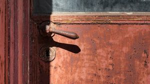 apprenez comment retirer facilement une poignée de porte avec notre guide étape par étape, adapté à tous les types de poignées.