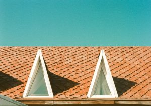 guide complet sur les revêtements de toiture plate : conseils, matériaux et techniques pour une installation durable et efficace.