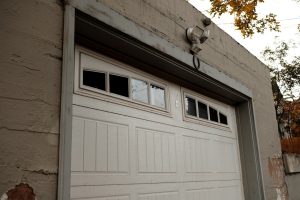 service d'ouverture de porte de garage rapide et fiable, disponible 24h/24 pour tous types de portes de garage.