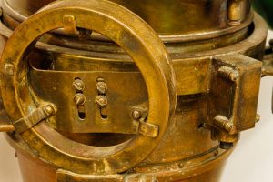 découvrez le fonctionnement et les différents types de mécanismes de verrouillage pour assurer la sécurité de vos portes et objets précieux.