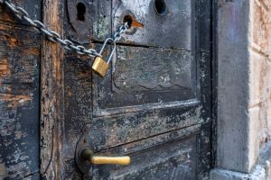 découvrez l'art du lockpicking : techniques, astuces et conseils pour comprendre et maîtriser l'ouverture de serrures en toute sécurité et légalité.