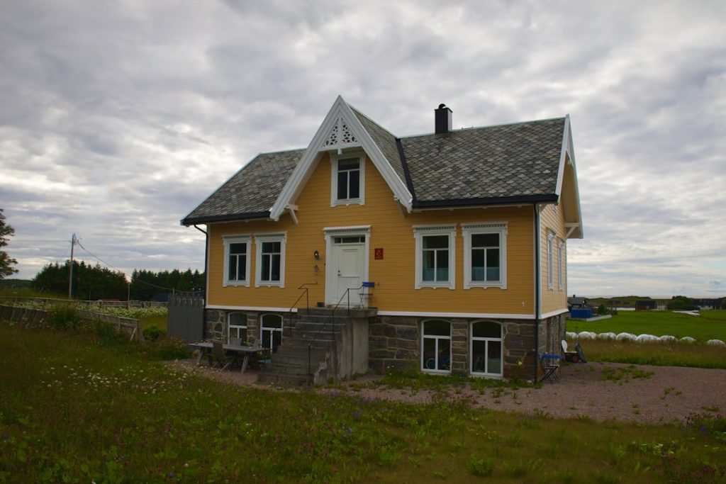 découvrez notre guide complet pour construire une maison sans permis, les règles à suivre et les avantages d'une construction simplifiée.