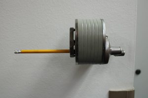 découvrez comment résoudre un volet roulant bloqué en descente avec des conseils pratiques pour débloquer et entretenir votre volet facilement.