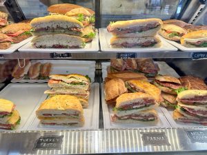 découvrez nos panneaux sandwich de haute qualité, parfaits pour l'isolation thermique et acoustique de vos constructions. faciles à installer, durables et esthétiques, ils sont idéaux pour tous vos projets de construction et rénovation.