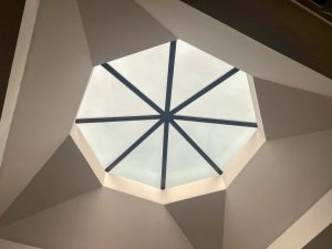 découvrez notre plafond autoportant, une solution innovante alliant robustesse et design pour un intérieur élégant et fonctionnel.