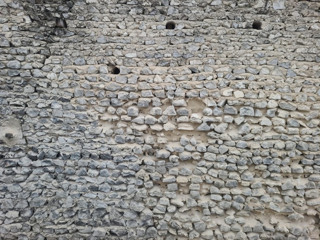 découvrez les techniques et conseils pour la construction de murs en pierre, alliant durabilité, esthétique et savoir-faire traditionnel.