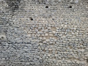 découvrez les techniques et conseils pour la construction de murs en pierre, alliant durabilité, esthétique et savoir-faire traditionnel.