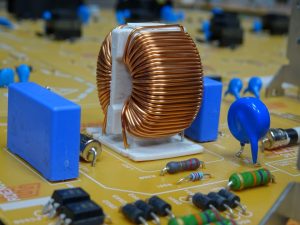 convertisseur watts en ampères rapide et précis pour calculer facilement l'intensité électrique à partir de la puissance.