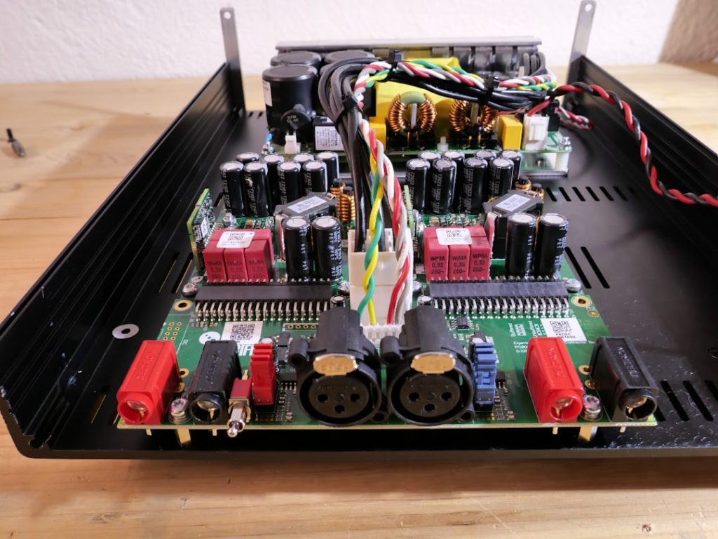 convertisseur watts en ampères : calculez facilement l'intensité électrique en fonction de la puissance et de la tension.
