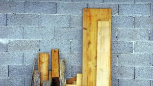 découvrez comment construire un appentis en bois solide et esthétique avec notre guide détaillé pas à pas.