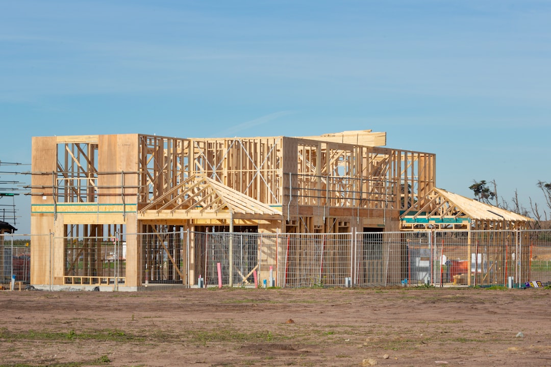 découvrez les cas d'exemption de permis de construire et les conditions pour en bénéficier, afin de réaliser vos projets en conformité avec la réglementation.