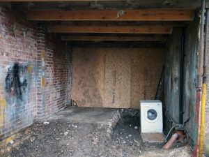 isolation de porte de cave : améliorez l'efficacité énergétique et maintenez une température optimale dans votre cave grâce à une isolation adaptée et de qualité.