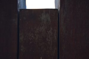découvrez les solutions aux problèmes courants d'installation des portes pour garantir un ajustement parfait et éviter les dysfonctionnements.
