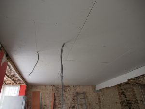 découvrez notre ruban à joint pour plaques de plâtre, idéal pour renforcer et lisser vos murs. facile à utiliser, il garantit des finitions professionnelles et durables.