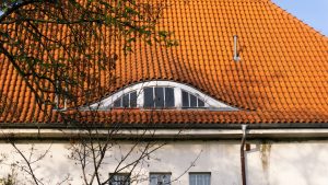 revêtement de toiture élastomère : une solution durable, flexible et résistante aux intempéries pour protéger et améliorer l'étanchéité de vos toits.