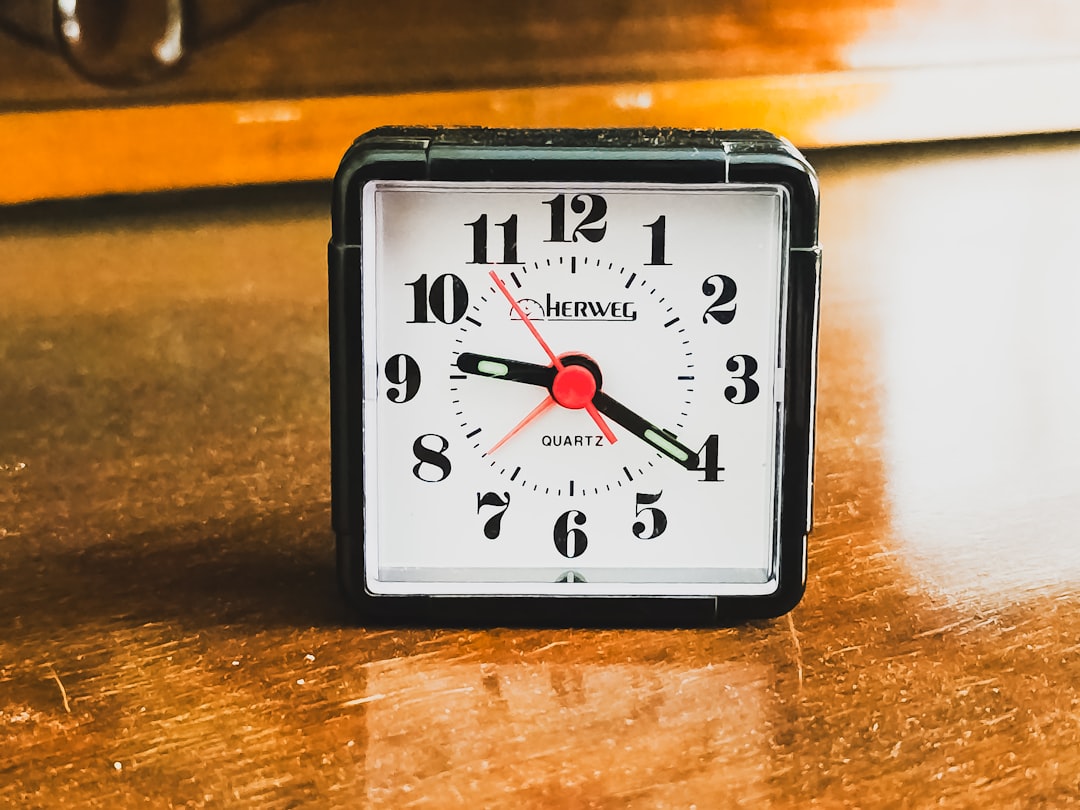 découvrez nos systèmes d'alarme pour maison, fiables et faciles à installer, pour protéger votre domicile 24h/24 et assurer votre tranquillité d'esprit.