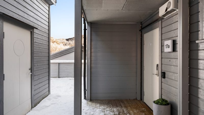 Porte de garage sectionnelle isolée : tout savoir sur les modèles et les matériaux