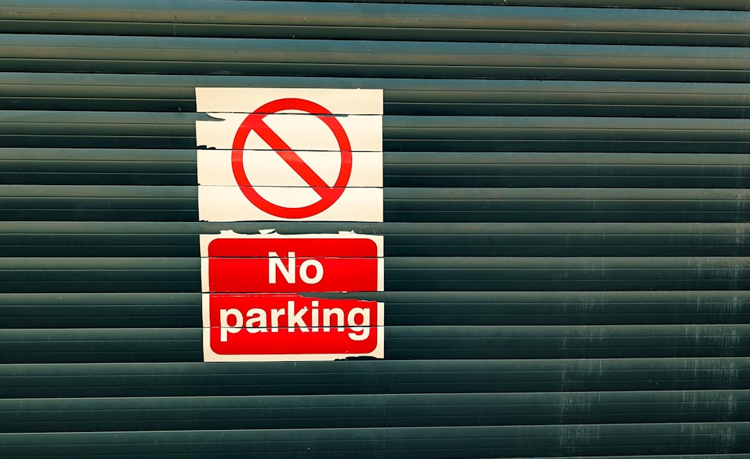 découvrez notre gamme de volets métalliques robustes et sécurisés, idéaux pour protéger vos fenêtres et locaux commerciaux contre les intrusions et les intempéries.