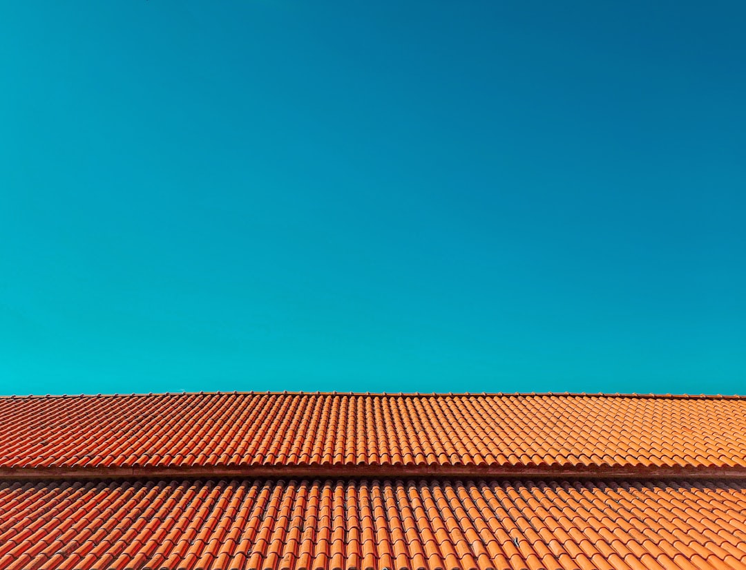 guide complet sur le financement de la toiture : découvrez les meilleures options, conseils et astuces pour financer vos travaux de toiture facilement et efficacement.