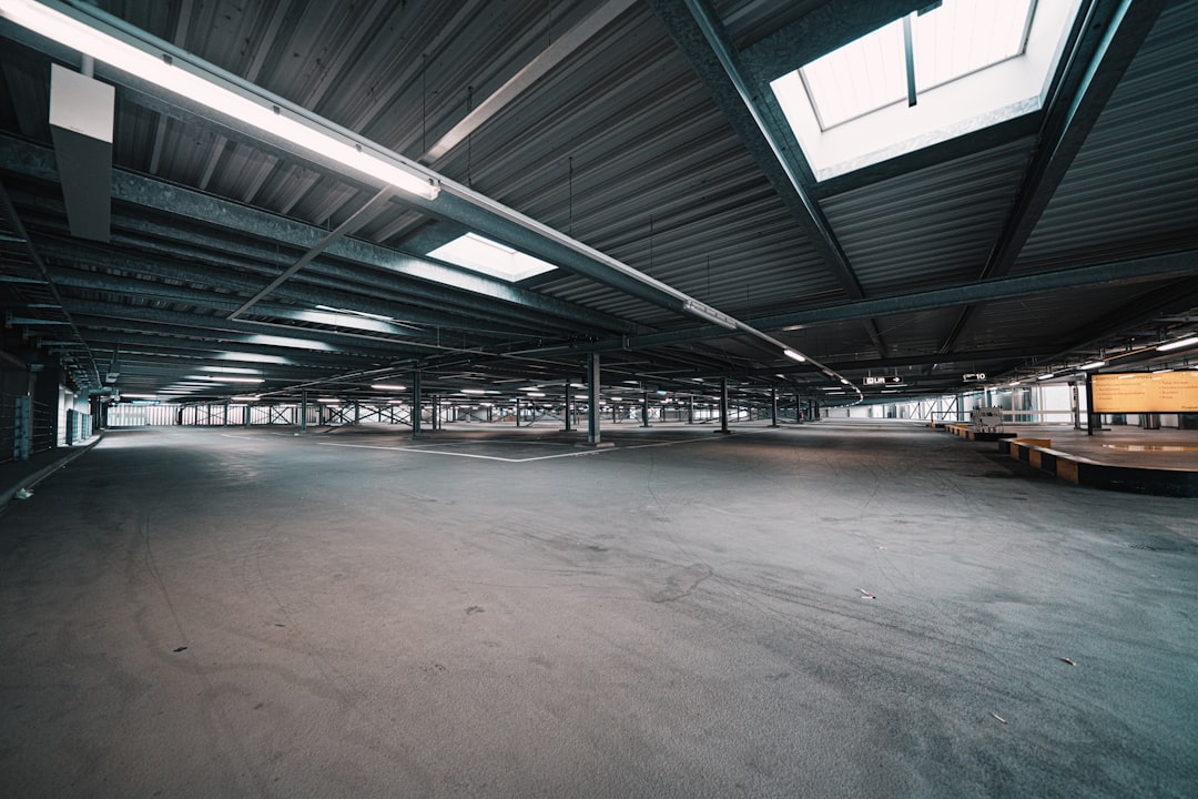 découvrez les tarifs de location d'entrepôt au mètre carré et comparez les prix pour trouver la solution adaptée à vos besoins logistiques.