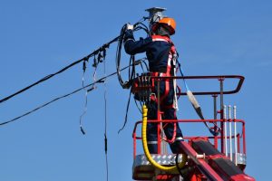 comprenez la conversion entre watts et volts, les unités essentielles en électricité, et découvrez comment calculer la tension à partir de la puissance.