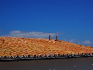 extension en bois avec toit plat : une solution moderne et esthétique pour agrandir votre espace tout en bénéficiant d'une excellente isolation et durabilité.