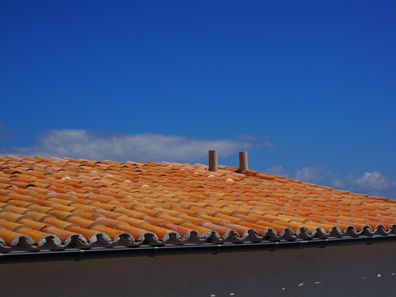 extension en bois avec toit plat : une solution moderne et esthétique pour agrandir votre espace tout en bénéficiant d'une excellente isolation et durabilité.