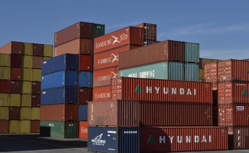 découvrez comment agrandir votre maison grâce à une extension réalisée avec des containers maritimes, une solution moderne, écologique et économique.