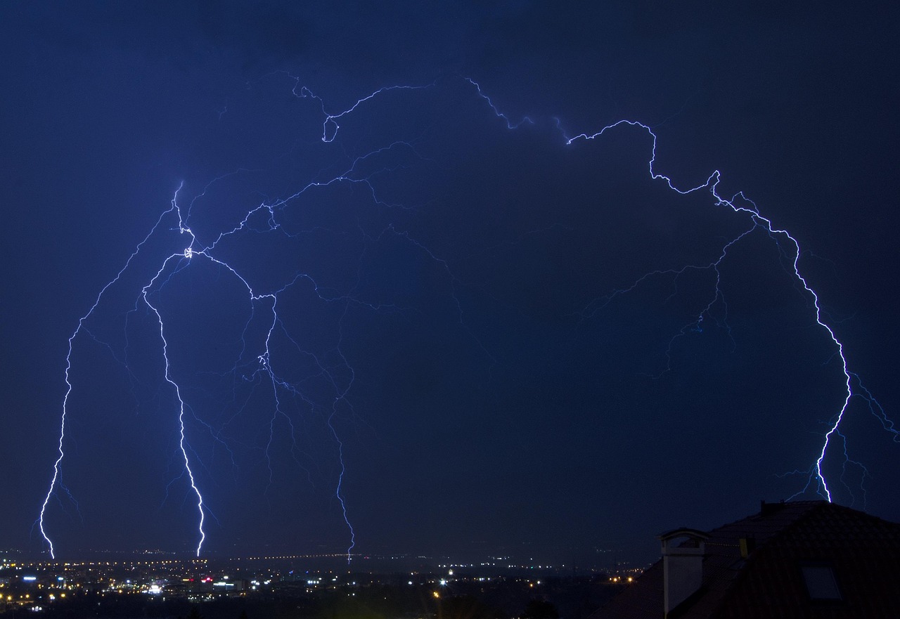 Baisse de production d’un panneau après orage : comment diagnostiquer rapidement